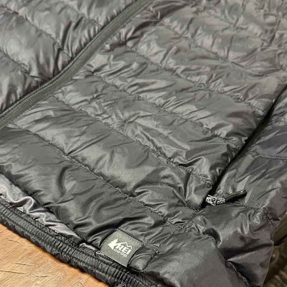 REI Women’s Black Down Puffer Vest - Picture 2 of 6